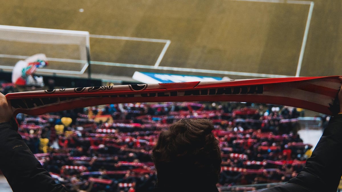 Fans på en fotbollsmatch i Champions League 2025/26.