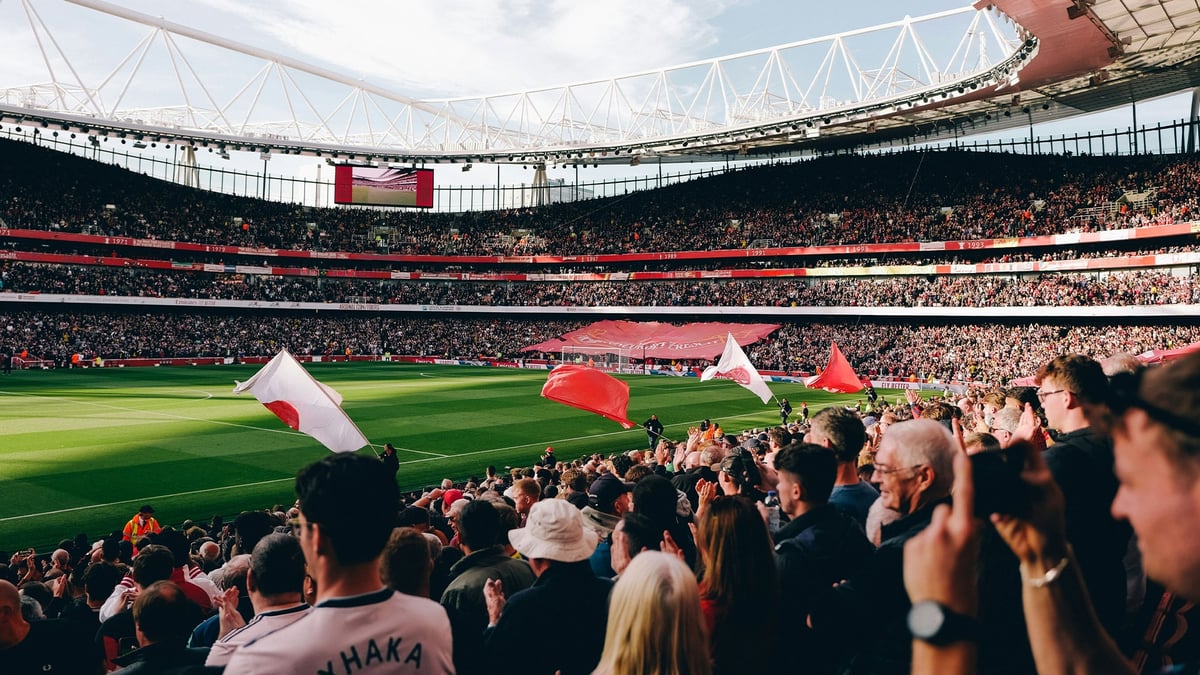 Publiken jublar efter Arsenal på hemmaplan.
